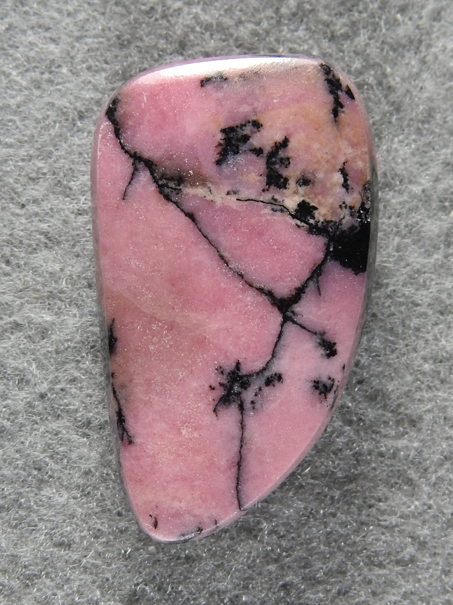 Rhodochrosite 1539 : A very nice freeform of Rhodonite. I love the contrast of the pink and Black in this material.