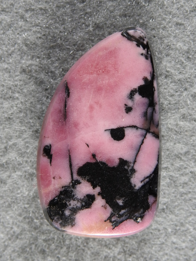 Rhodochrosite 1540 : A very nice freeform of Rhodonite. I love the contrast of the pink and Black in this material.