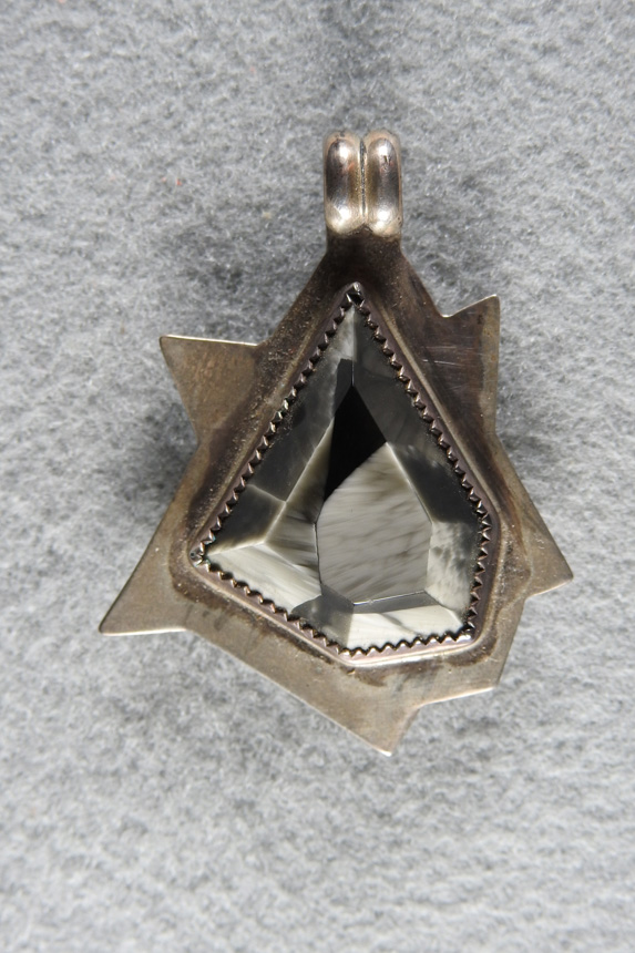 Victoria Stone 1688 : Black Victoria Stone created by Dr. Imori in the 1960's has never been duplicated.  Designed to go with this geometric setting.