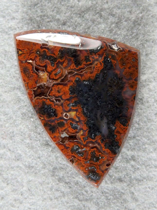 Walker Ranch Plume Agate 2004 : A small cab of the black and red plume.