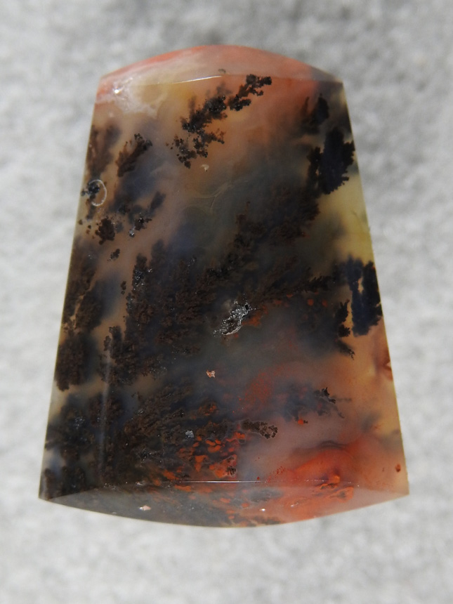 Walker Ranch Plume 482  :  A nice bell shaped cab with Black and Red Plumes coming thru a Yellow Agate base.